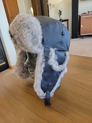 Crowncap Canada Trapper 帽子 黑色 带灰色兔子毛皮装饰 飞行员帽 尺寸 L — 第 1/4 张图片