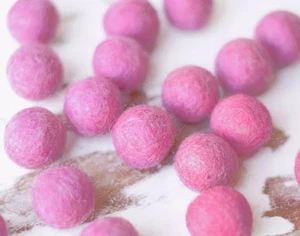 2cm PINK Felt Balls x20.Wool.Party Decor.Pom poms.Felt Ball.Wholesale. - Bild 1 von 1