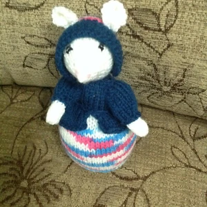 Brand new hand knitted "Dickens" Mouse 6 1/2" high - Picture 1 of 2
