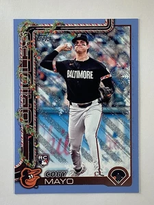 2025 Topps Holiday Azul Claro Brillo Paralelo #H118 Coby Mayo RC Orioles - Imagen 1 de 2