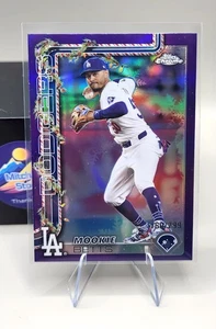 2025 Topps Holiday Chrome⚾ Mookie Betts #HC52 😎Purple Refractor /299 - Bild 1 von 2