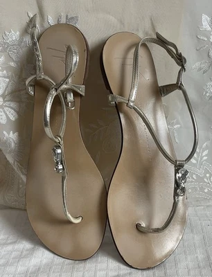 Sandalias Giuseppe Zanotti Ancla Cuero Adornado con Cristal Correa en T Talla 39 Foto 1 de 4