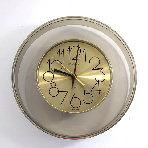 VTG Spartus Retro Wall Clock Quartz Battery Operated Round Gold Clear Acrylic Cover