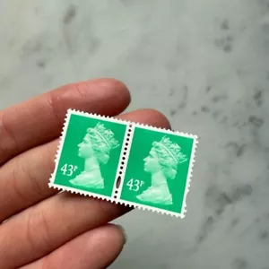 RARE Vintage y2k UK England Queen Elizabeth Green Postage Stamps 43p unused - Picture 1 of 3