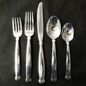 ONEIDA RATTAN Shiny 5 Piece Place Setting NEW NEVER USED made in USA 18/8 - Picture 1 of 9