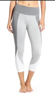 Athleta High Rise Flow Chatarunga Capri Tight grau weiß XSmall Yoga Gym - Bild 1 von 5