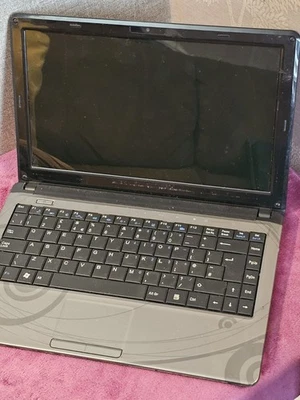 Advent Verona Intel 743 Laptop – 3GB RAM – Windows 7 – For Parts, No Charger - Image 1 of 4