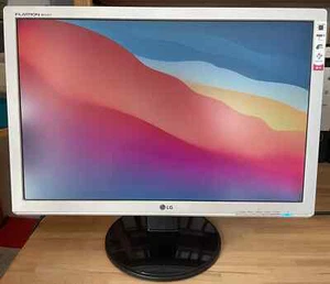 LG Flatron W2242T – SF 55,88 cm (22") Business TFT Monitor - Bild 1 von 3