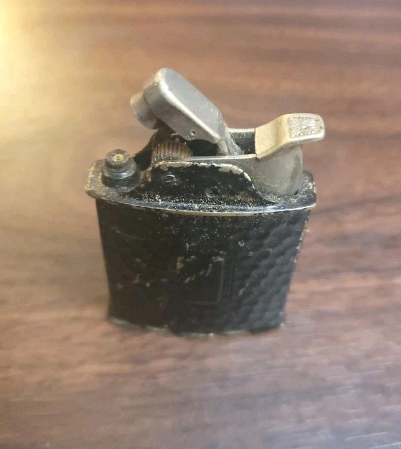 Encendedor de bolsillo con rodamiento de rodillos Evans de 1930  Foto 1 de 4