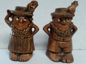 TIKI Hawaiian Tourist Man and Woman Mid Century Vintage Salt & Pepper Shaker Set - Bild 1 von 8
