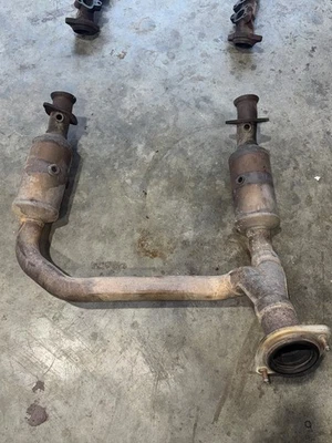 Convertidores Catalyst OEM para Ram 1500 2019 5,7 piezas # 68263767AB Foto 1 de 2