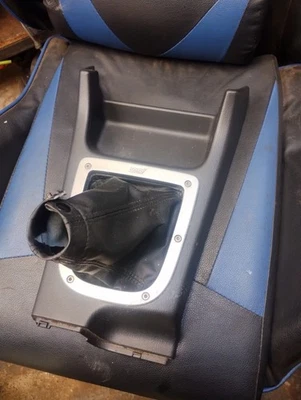 SUBARU IMPREZA STI 6 SPEED GEAR SURROUND BUG, EARLY BLOBEYE 01-05 - Image 1 of 4