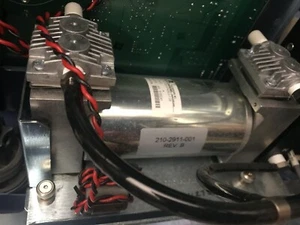 Bomba de pistón de doble oscilación Alcon Infinity Vision 24VDC PU 2129-NPK09.0-1.08 - Imagen 1 de 3