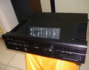 Amplificatore integrato Bryston B100 SST, black con telecomando Br1,anno 2014 - Foto 1 di 24