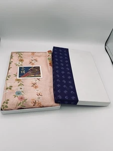 Geschenkbox JAPANISCHER Tango Ori 100 % Seide Webschal 26"x26" Pfirsich/Rosa/Rot Blumen - Bild 1 von 20