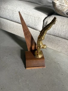 Vintage Gymnastics Hand Stand / Diving Trophy Mounted To Walnut - Picture 1 of 6