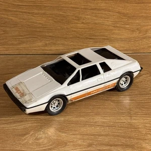 1/20 Scale Vintage Testors #1022 Lotus Esprit – White Plastic Rolling Car – Slig - Picture 1 of 15