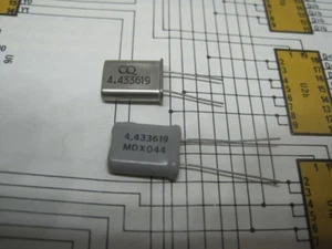 1pcs QUARTZ - CRISTAL 4.43619Mhz CQ - MDX (HC49U) - Imagen 1 de 1
