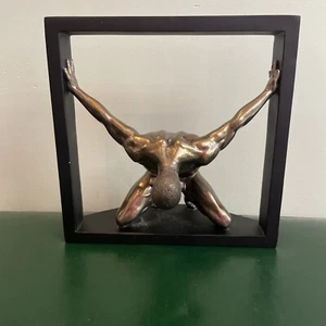 Statua maschile moderna scultura uomo all'interno di una cornice design veronese art deco - Foto 1 di 10