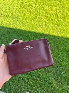 Portafoglio da polso Coach Corner New York Crossgrain pelle rossa F54626 Borgogna - Foto 1 di 5