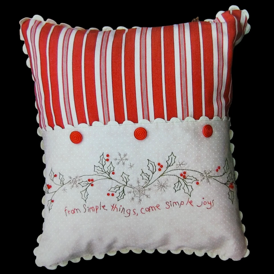 Winter Holly Berry Pillow Embroidery Quilt Pattern  - 15x17 Christmas Snowflakes - Image 1 of 3