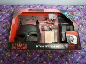 The Batman Detective Kit The Batman Movie Mask Utility Belt Batarang 2022 NEW - Picture 1 of 6