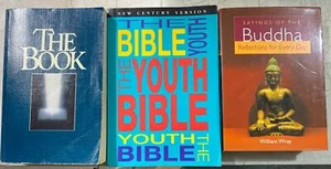 The Book Tyndale House 1985 Living Bible+ Youth Bible + Sayings Of Buddha - Picture 1 of 4