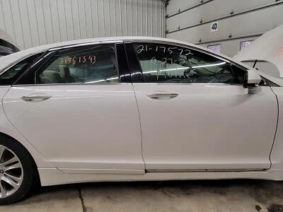 2013-2020 LINCOLN MKZ RIGHT PASSENGER FRONT DOOR PAINT CODE UG WHITE PLATINUM - Image 1 of 4