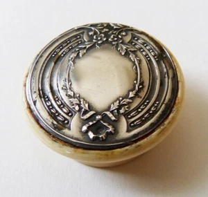 Petite boite 19e siècle en argent massif et . style Louis XVI ancien - Picture 1 of 3