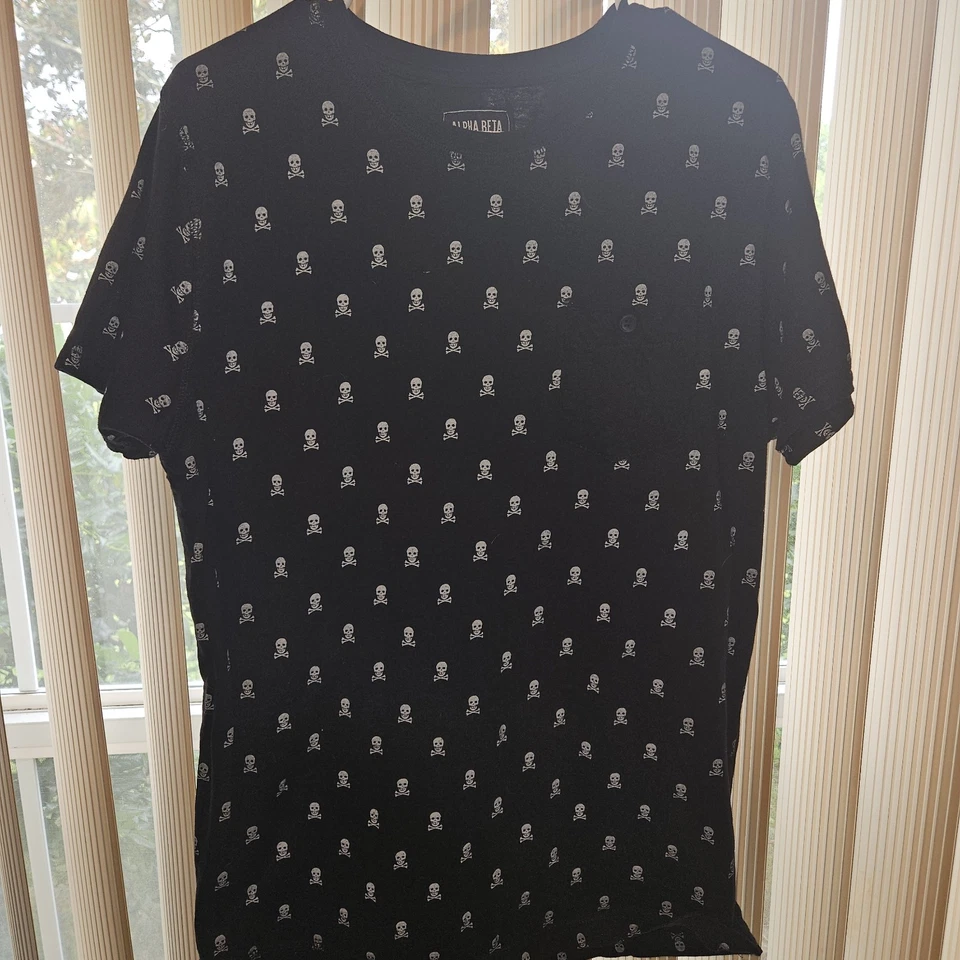 Alpha Beta Hombre Grande Negro con Calavera Gótica y Diseño Hueso Cruzado Grande Foto 1 de 4