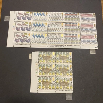 GB 1977 Christmas Block of 15 7p & Block of 9 9p Mint Stamps MNH + Cylinder Nos - Image 1 of 4
