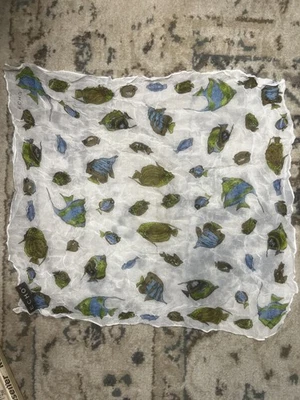 Bufanda Echo para mujer 21x21 blanca verde azul patrón de peces cuadrada ligera transparente Foto 1 de 4