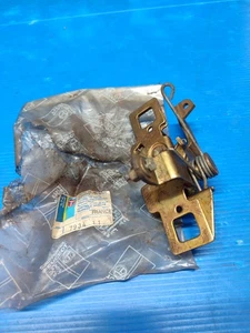 Serrure de capot gauche pour: Peugeot: 304, 504 Berline et Utilitaire, 604 - Picture 1 of 1