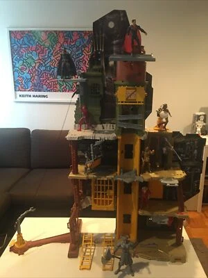 Justice League Ultimate Battleground + ¡Ocho figuras de 6""! + Lobo estepario gigante de 9” Foto 1 de 4