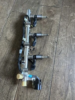 Riel inyector de combustible inferior derecho Lincoln Navigator 2018-2021 OEM HL3E9F797EE Foto 1 de 4