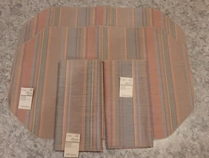 Napkin & Placemat, Matching Set For 2 w/ Beautiful Grand Illusion Pattern, NEW - Picture 1 of 5