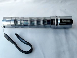 Linterna táctica LED vintage color rocoso plata rara - Imagen 1 de 8