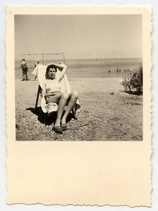 Portrait junge Frau Badeanzug Strand Meer - altes Foto - An. 1960 - Bild 1 von 1