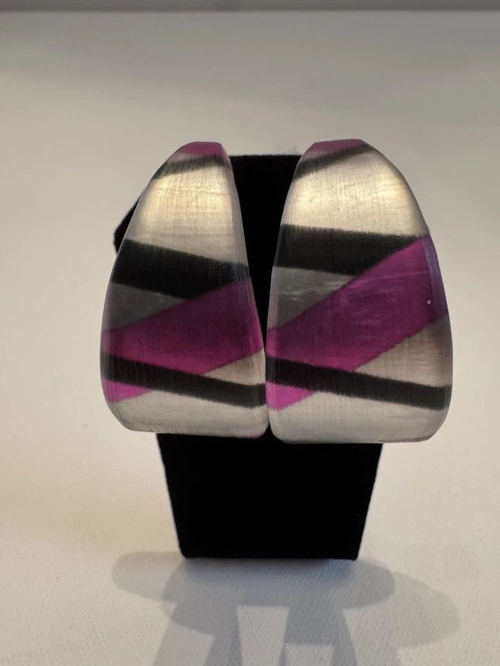 De colección 1980 Alexis Bittar Negro/Magenta/Plateado Lucite Loops ¡RARO HALLAZGO! Foto 1 de 4