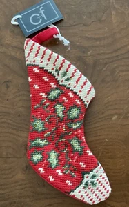 Petitpoint Nadelspitze Stechpalme Mini Weihnachten Strumpf Ornament Kate McRostie C&F - Bild 1 von 3