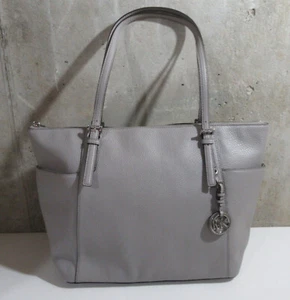 Bolso de Mano Michael Kors Jet Set Grande East West Top Cremallera Cuero Guijarro Gris Perla Nuevo con Etiquetas - Imagen 1 de 9