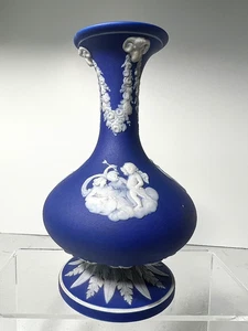 SELTENE WEDGWOOD DUNKELBLAUE JASPERWARE VASE AUS DEM 19. JAHRHUNDERT #1009 - VERSTECKTE AMOR PFEILE - Bild 1 von 14