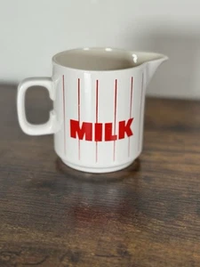 Hornsea Milchkännchen Postmodern 80er Retro rot-weiß Periode Requisite - Bild 1 von 6