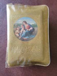 Vintage 1973 Family New American Bible Catholic Press Marian Edition