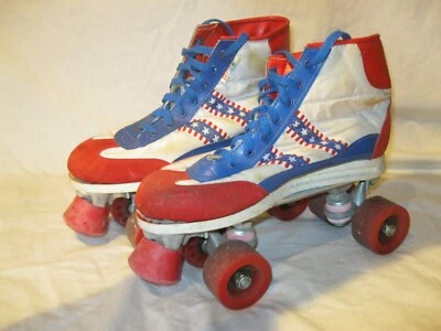Ancienne PAIRE de PATINS CHAUSSURES À ROULETTES HOLY T10 DÉCO USA Roller Skates - Photo 1/4