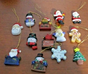 Juego de 13 adornos de navidad miniatura muñeco de nieve, santa, ángel, pájaro, pan de jengibre - Imagen 1 de 5