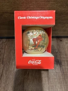 1966 Coca-Cola Christmas Ornament - Classic Ball with Santa Making His List - Bild 1 von 3