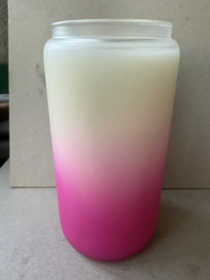 16 oz 100% soy candle. red/white Color. - Image 1 of 4