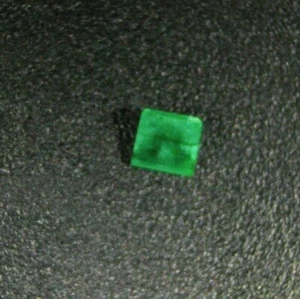 Emeraude du Mozambique 0,20 carats taille émeraude - Imagen 1 de 3