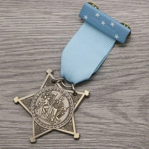 WW2 U.S. AWARD MEDAL HONOR AWARDS RECOGNITION BROOCH BADGE WITH IRON BOX - Picture 1 of 5